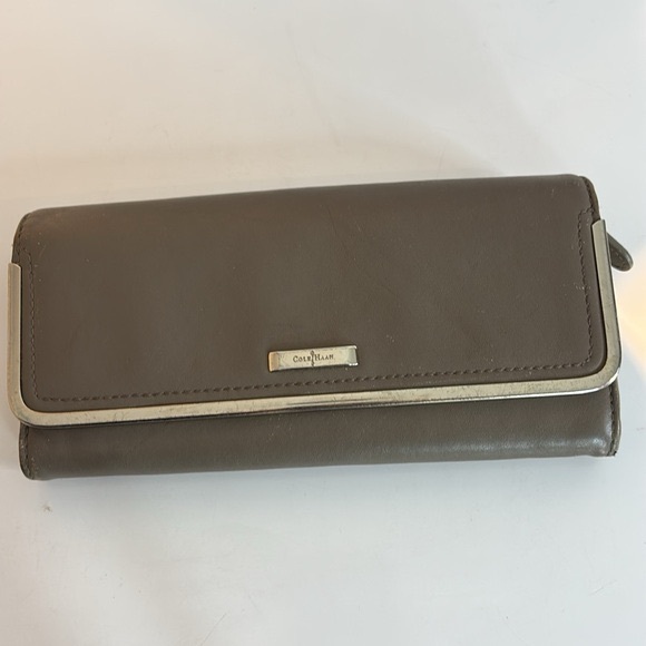 Cole Haan Taupe vintage leather wallet - Picture 1 of 7